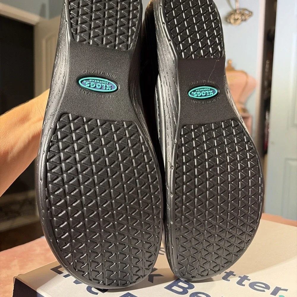 Klogs footwear raven
